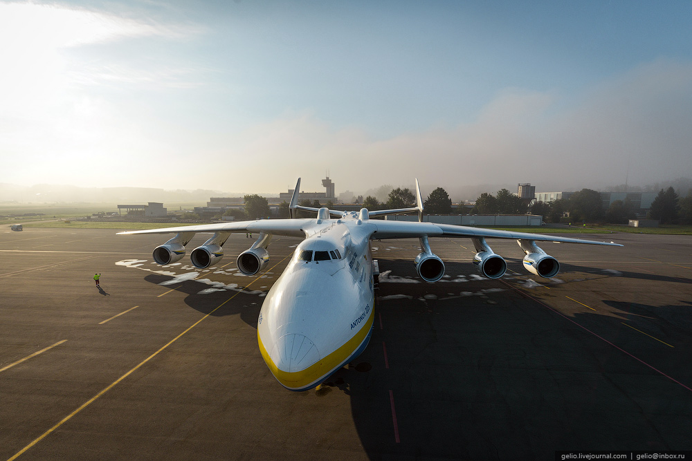 "biggest cargo aircraft an-225"